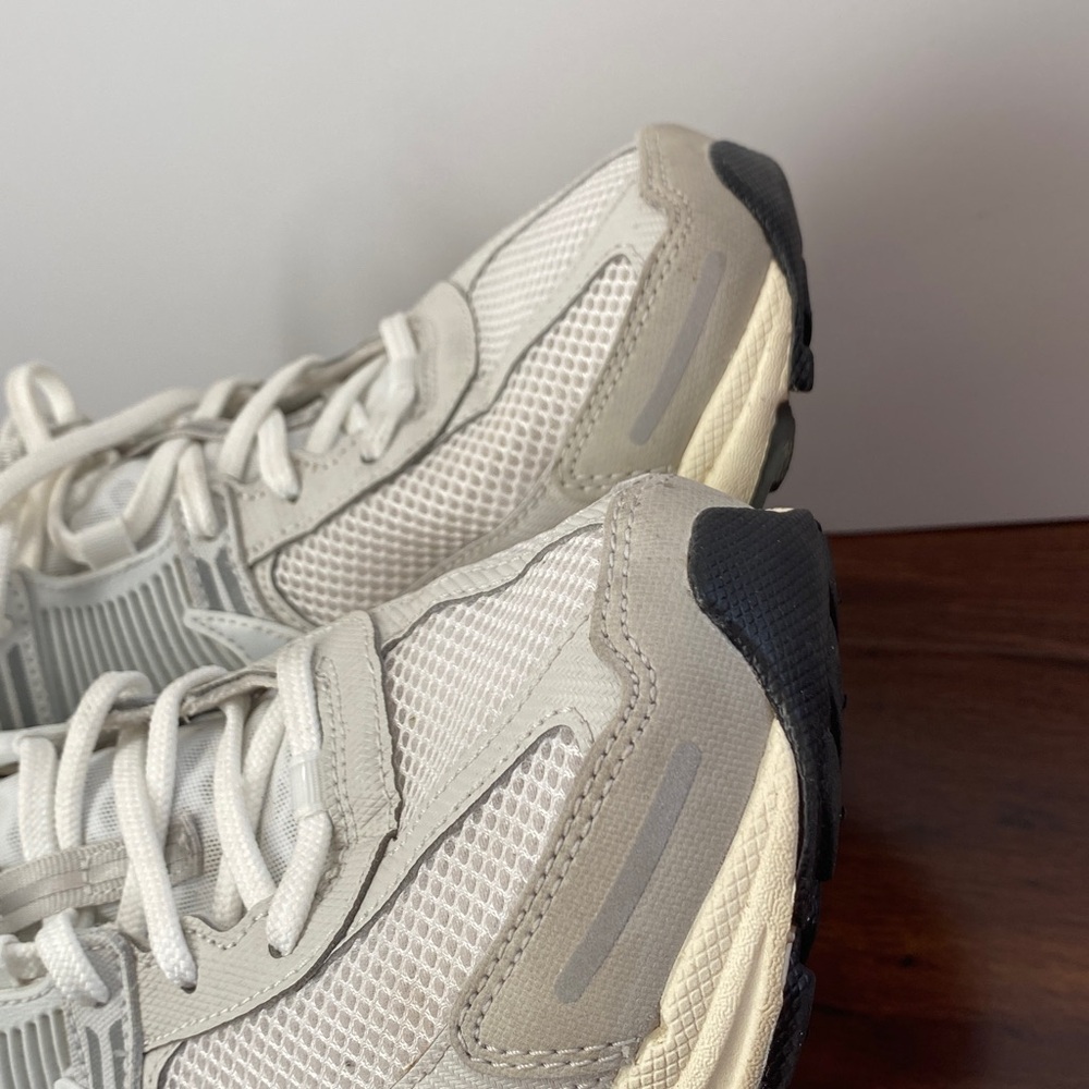 Nike Men's White and Gray Running Sneakers - Picture 11 of 11